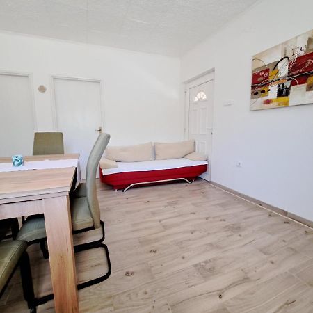 פריבלאקה Apartmani Postonjski מראה חיצוני תמונה
