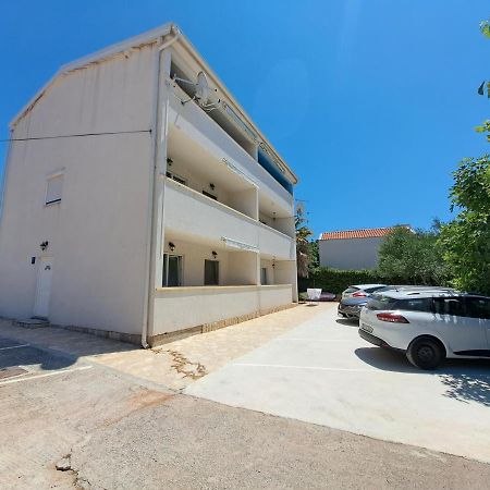 פריבלאקה Apartmani Postonjski מראה חיצוני תמונה