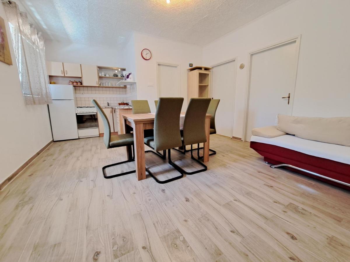 פריבלאקה Apartmani Postonjski מראה חיצוני תמונה