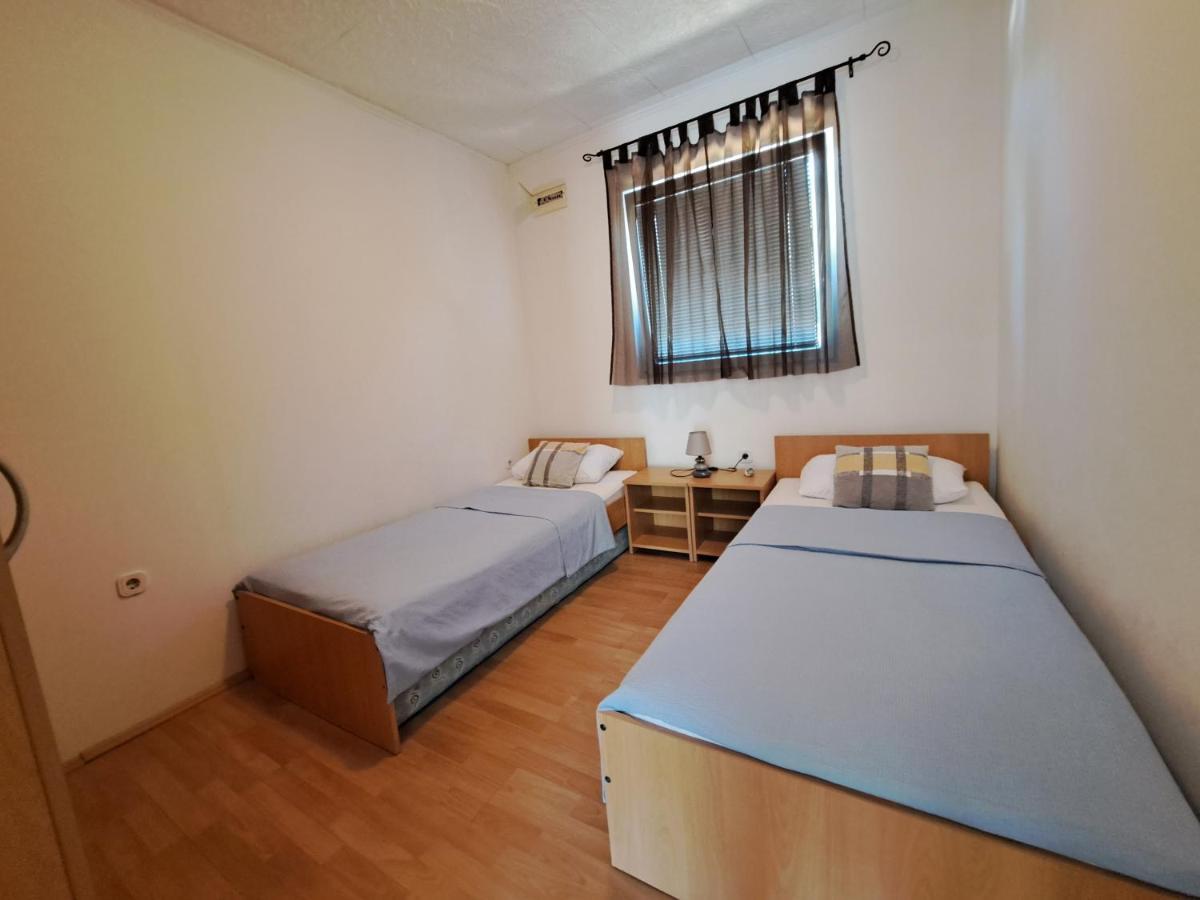 פריבלאקה Apartmani Postonjski מראה חיצוני תמונה