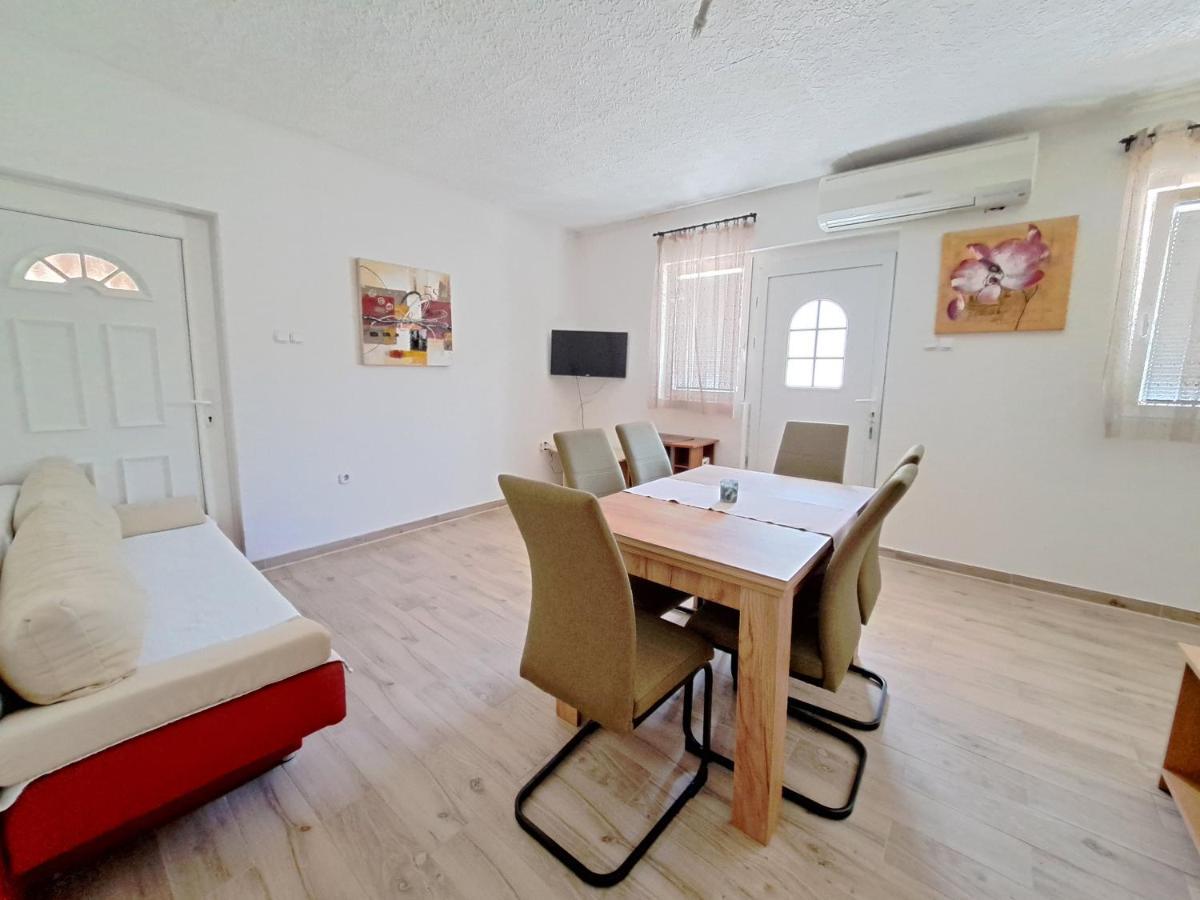 פריבלאקה Apartmani Postonjski מראה חיצוני תמונה