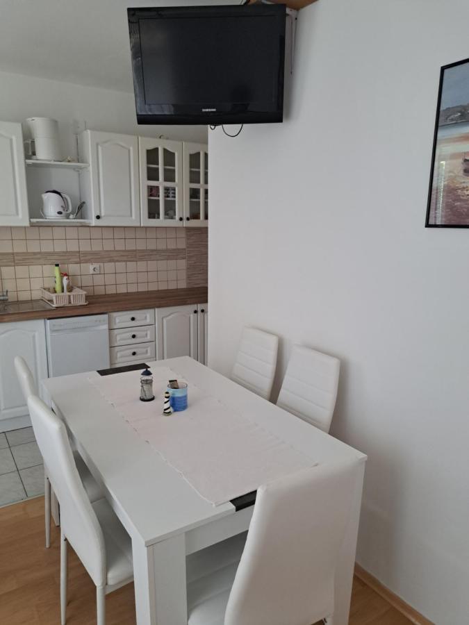 פריבלאקה Apartmani Postonjski מראה חיצוני תמונה